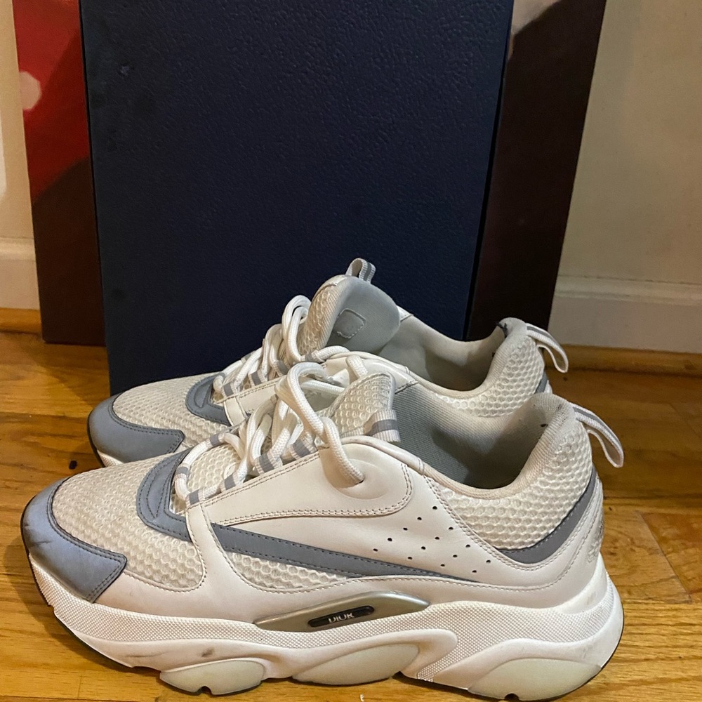 Dior B22’s size 10